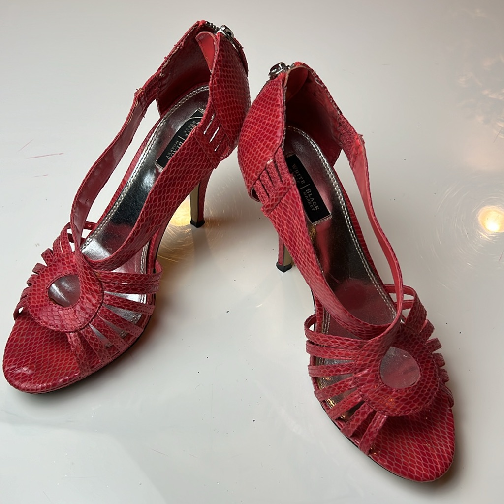 White House Blsck Market Red Leather Snakeskin Print 4.5” Heels Size 7 Medium
